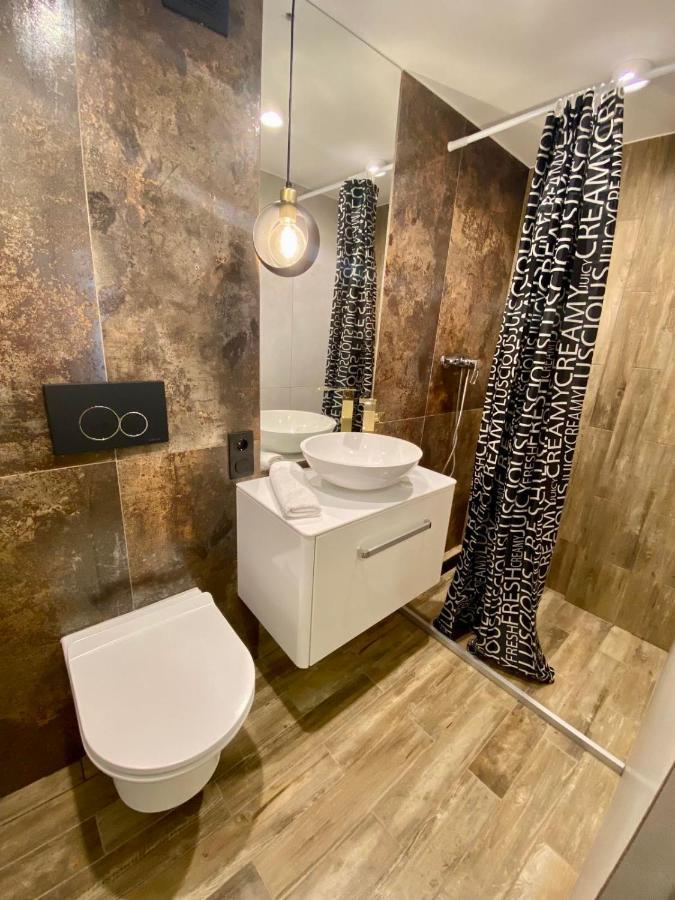 Leogrand Apartments On Filatova 12 Lviv Ngoại thất bức ảnh